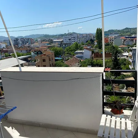 Comfortable 2-br For 4