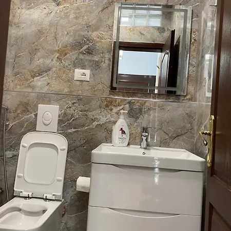 Comfortable 2-br For 4 Апартаменты Тирана