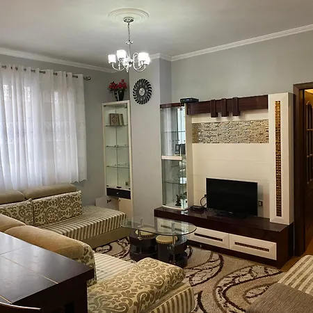 Comfortable 2-br For 4 *