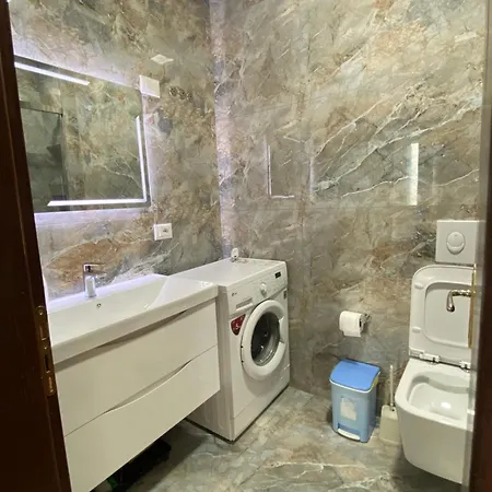 Comfortable 2-br For 4